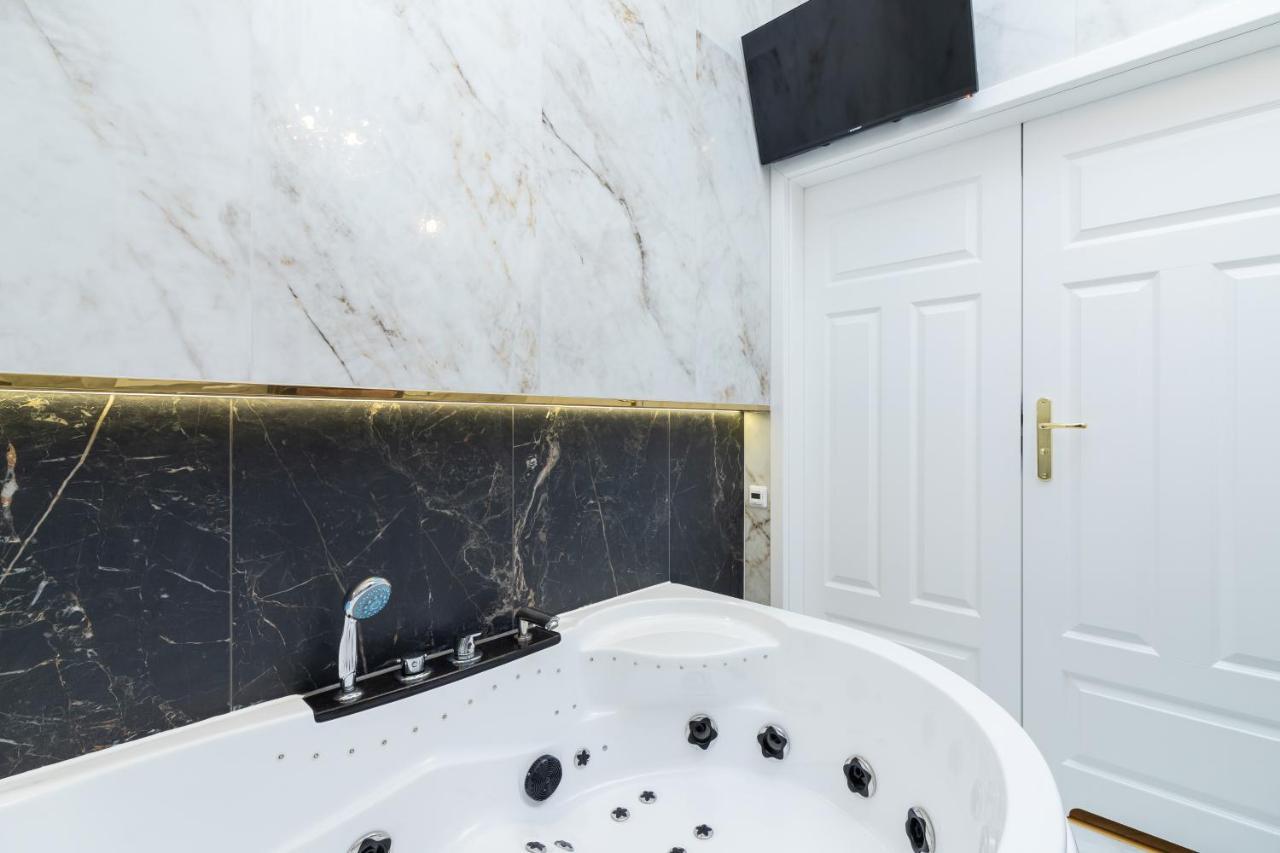 Kazimierz Studio With Jacuzzi By Renters Prestige Krakow Exterior photo
